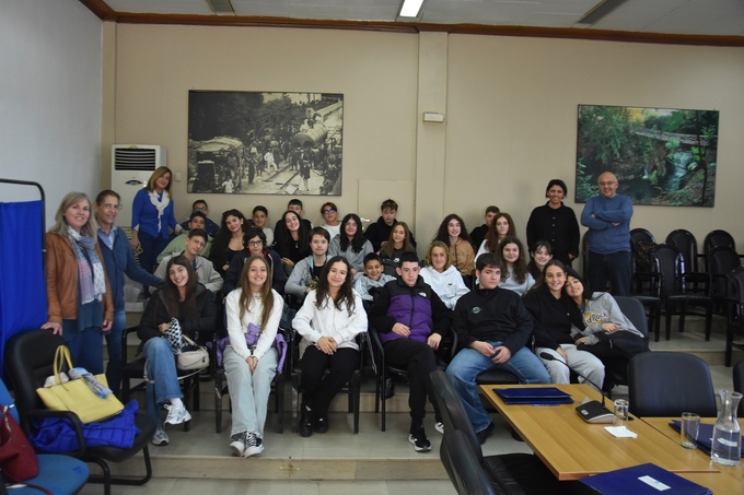 Φωτογραφία Επίσκεψη μαθητών από την Ιταλία στο Δημαρχείο Νάουσας στο πλαίσιο του προγράμματος Erasmus+ και της αδελφοποίησης σχολείων